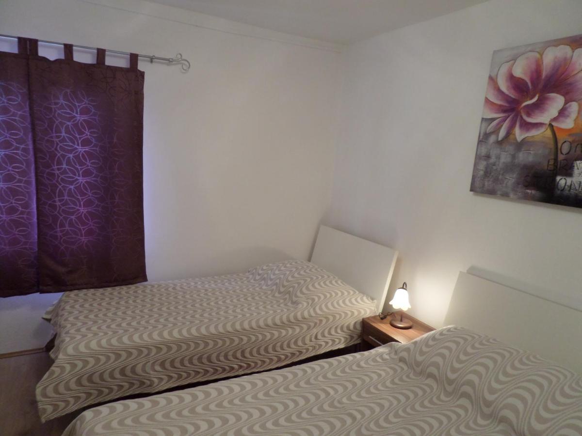 Apartmani Mirko Ljubac Ražanac Exteriör bild