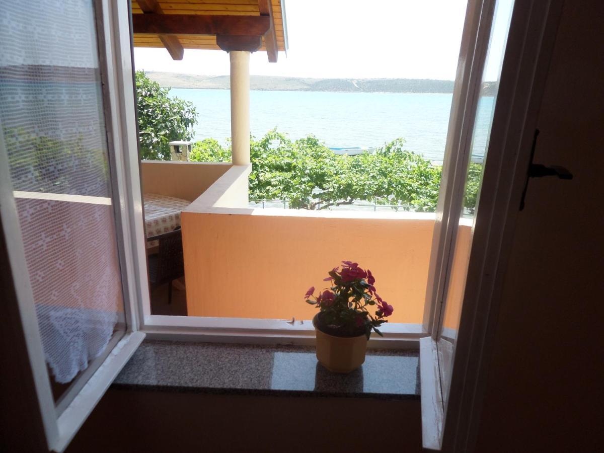 Apartmani Mirko Ljubac Ražanac Exteriör bild