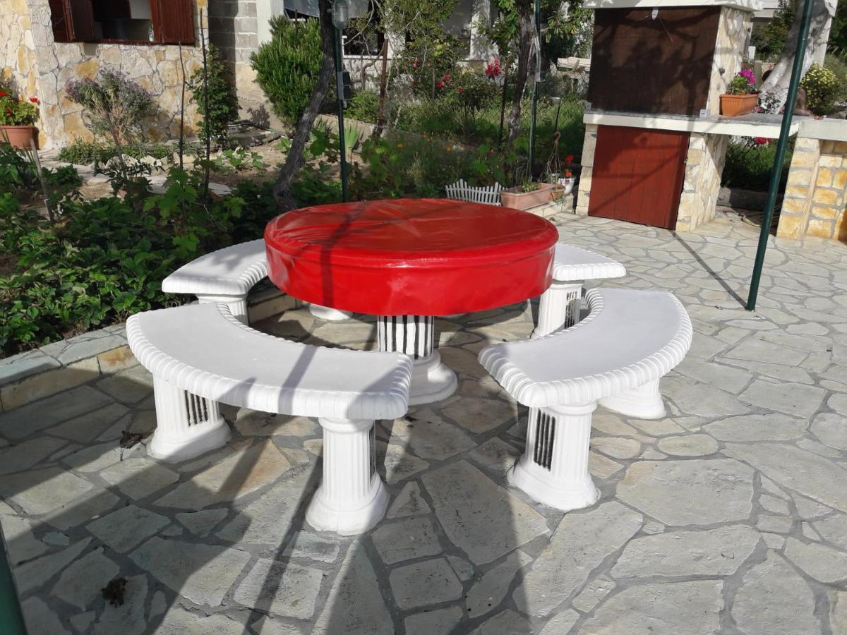 Apartmani Mirko Ljubac Ražanac Exteriör bild